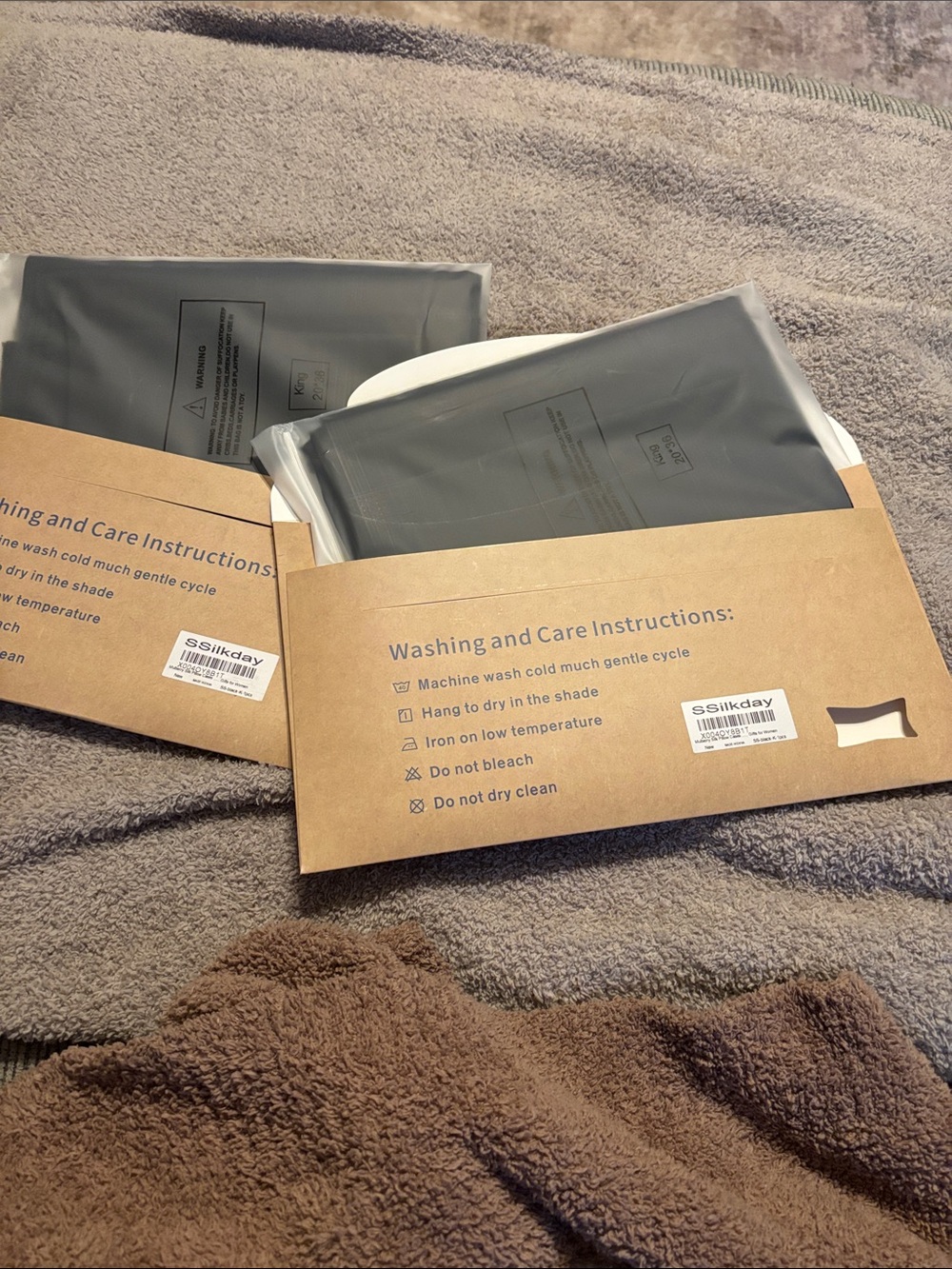 2 - SSilkday mulberry silk pillow cases / black / king size - Picture 7 of 8